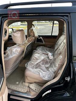 تۆیۆتا لاند کروزەر